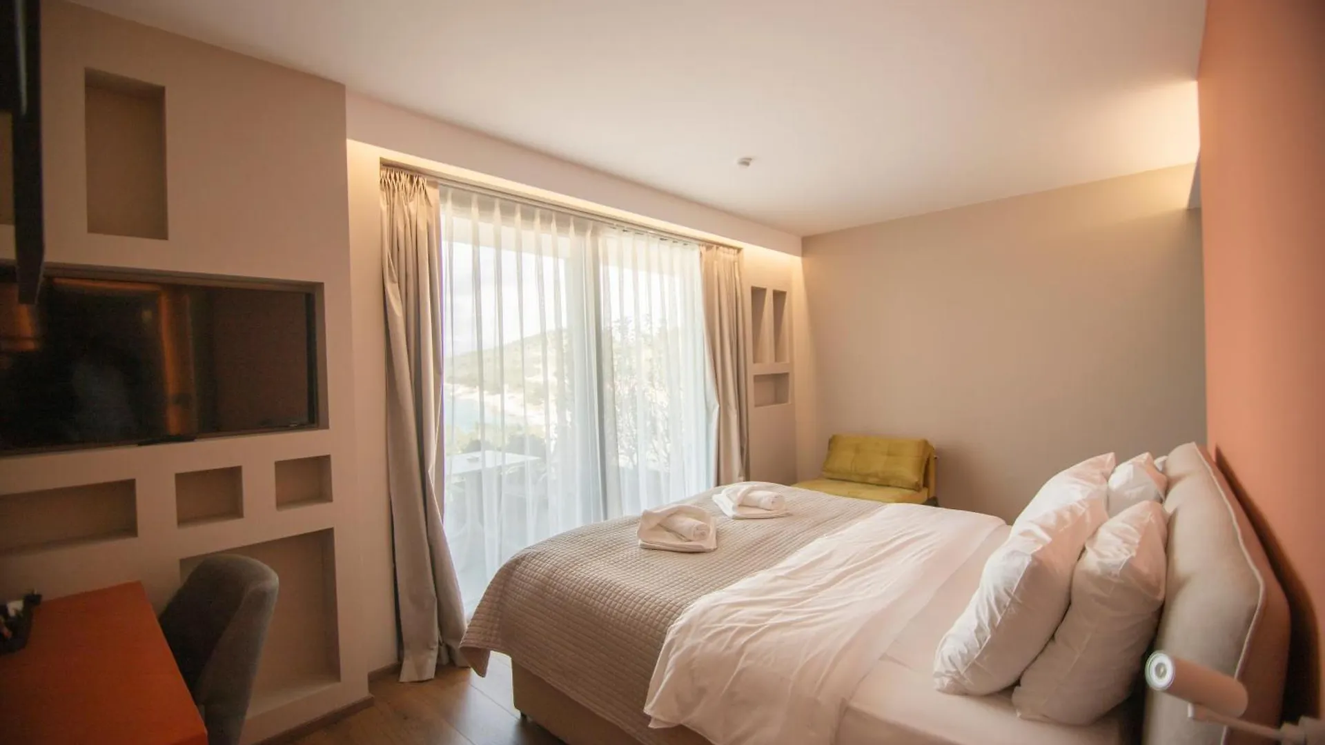 Hotel Porta Ksamil 4*,